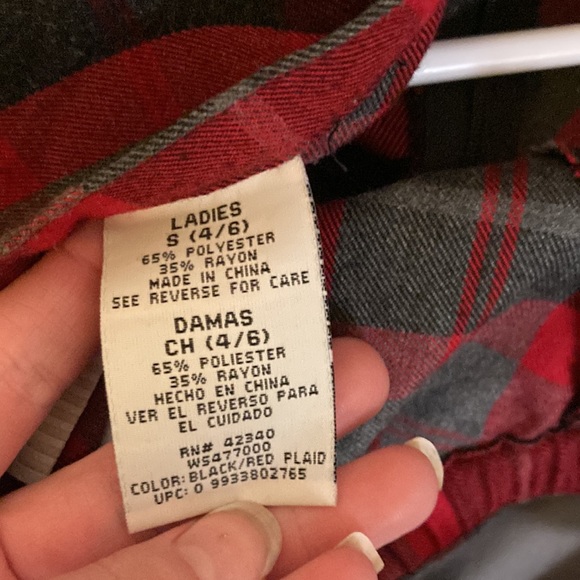 Red and black plaid skirt - Picture 3 of 3